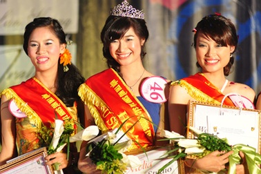 Nữ sinh khoa Tâm lý đăng quang Miss Nhân văn 2011