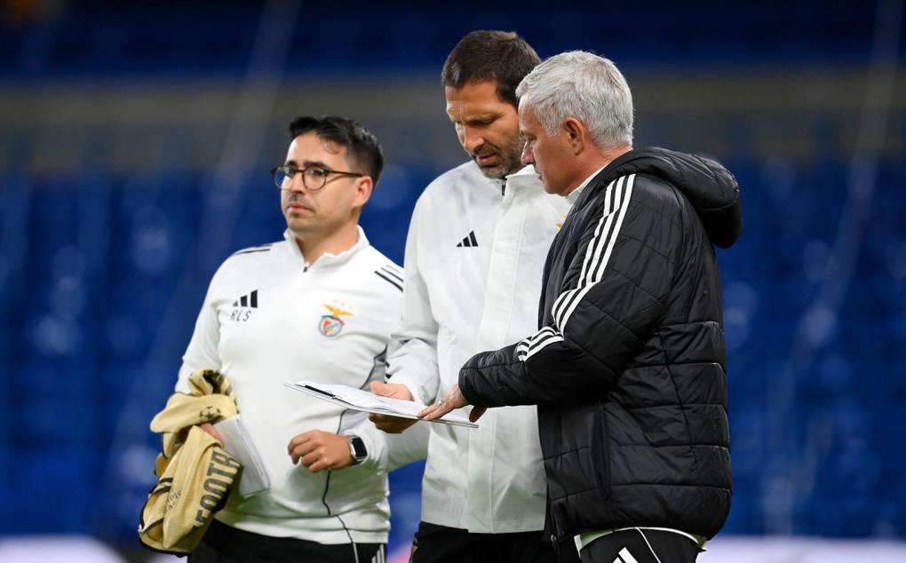 Mourinho លួងចិត្ត Chelsea អោយត្រលប់មក Stamford Bridge - ២ Mourinho vỗ về Chelsea trong ngày trở lại Stamford Bridge - 2