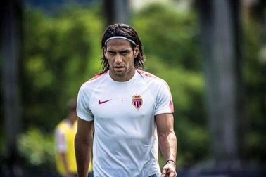 MU bất ngờ chiêu mộ thành công Falcao