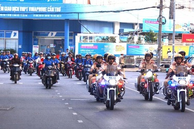 Cần Thơ: Hàng ngàn người tham gia lễ ra quân năm An toàn giao thông