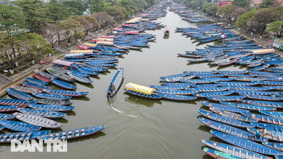 Người dân hạ thuyền, chuẩn bị đón khách trước ngày khai hội chùa Hương - 2 Người dân hạ thuyền, chuẩn bị đón khách trước ngày khai hội chùa Hương - 2