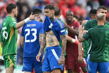 Báo giới Italy: "Đội bóng của HLV Spalletti chơi bóng như những kẻ ngốc"