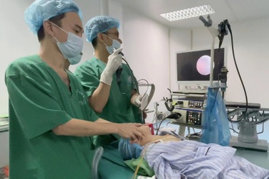 Đi làm răng, bé trai 3 tuổi bị kim chọc tủy 22mm rơi vào khí quản