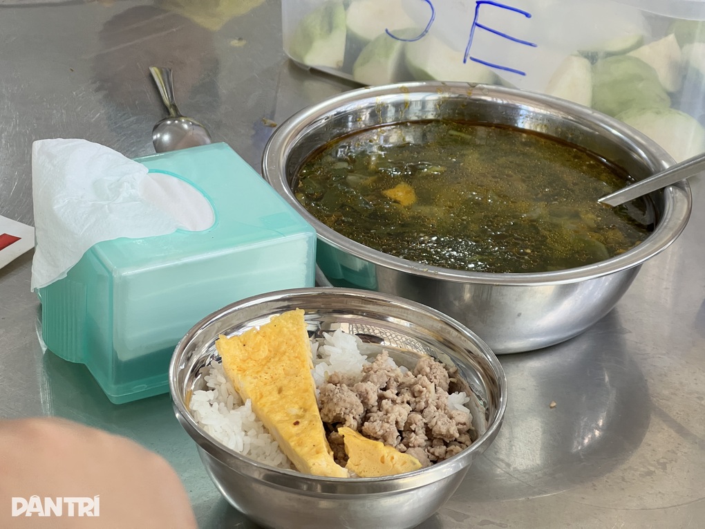 លោក ឡាំ ដុង ចុះពិនិត្យផ្ទះបាយសាលា ក្រោយចោទប្រកាន់អាហារគ្មានគុណភាព - ១ Lâm Đồng thanh tra bếp ăn trường học sau vụ tố thực phẩm kém chất lượng - 1