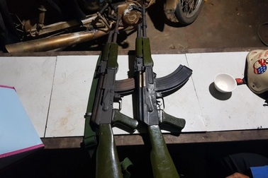 Nhậu xong đột nhập trường học trộm 2 khẩu súng AK