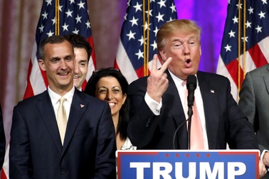 Tiết lộ mức lương cao ngất của trợ lý Tổng thống Trump