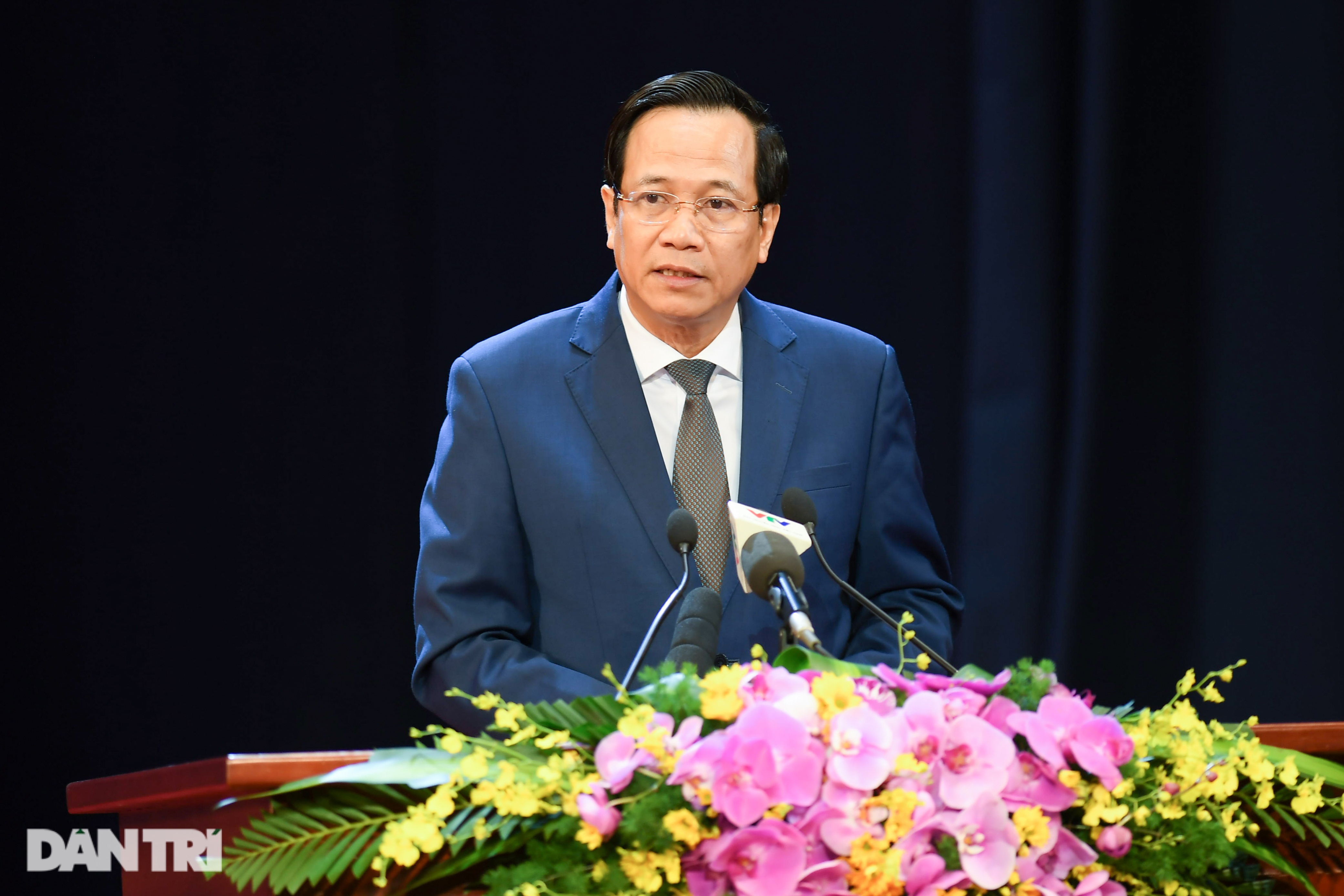 Tôn vinh những ông Bụt, bà Tiên giữa đời thường - 16 Tôn vinh những ông Bụt, bà Tiên giữa đời thường - 16