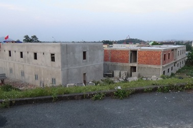 Tổ hợp khách sạn không phép đe dọa đập nước  