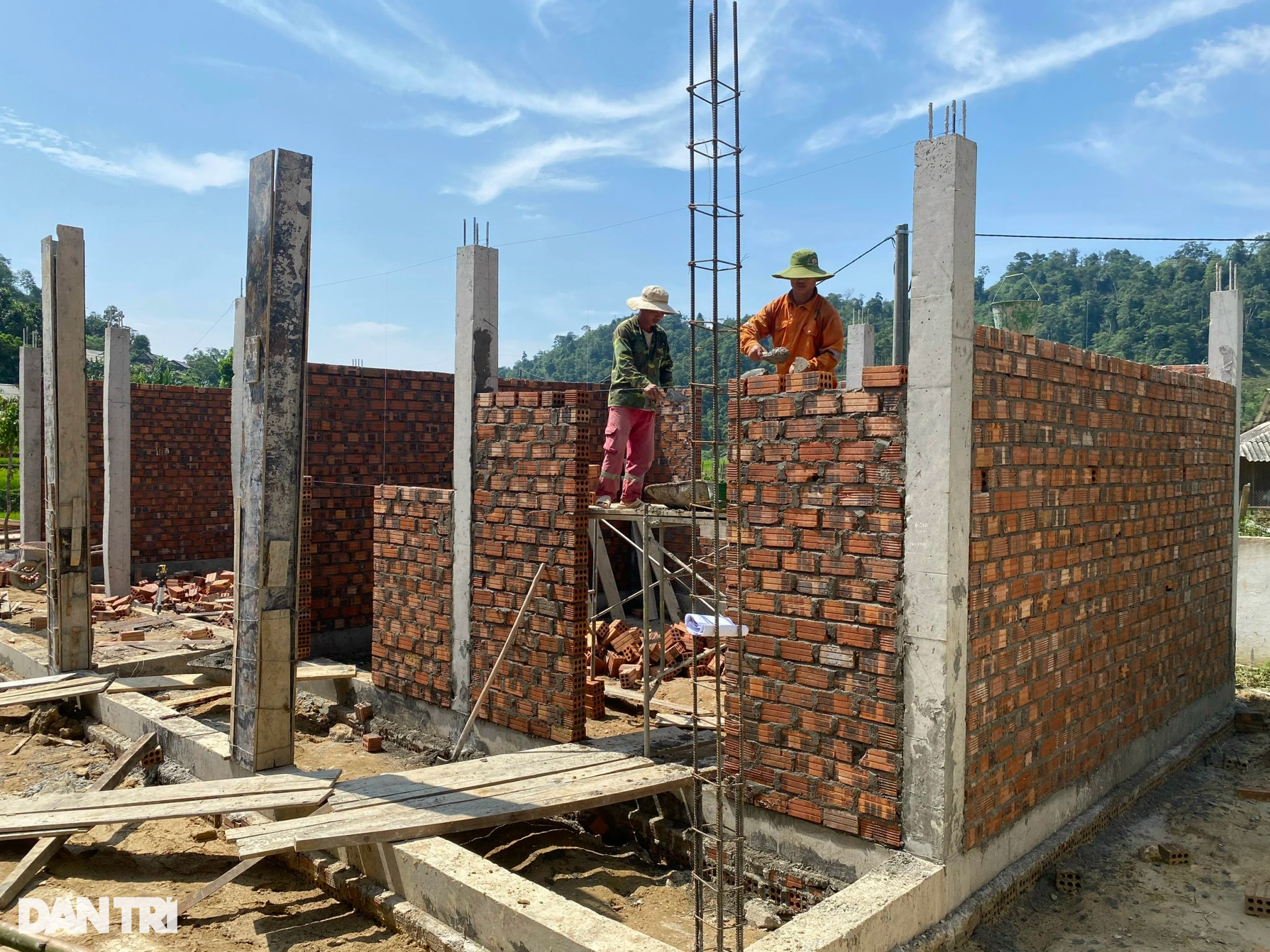 Công trình phòng học Dân trí ở xã biên giới xứ Nghệ đang dần hình thành - 1 Công trình phòng học Dân trí ở xã biên giới xứ Nghệ đang dần hình thành - 1