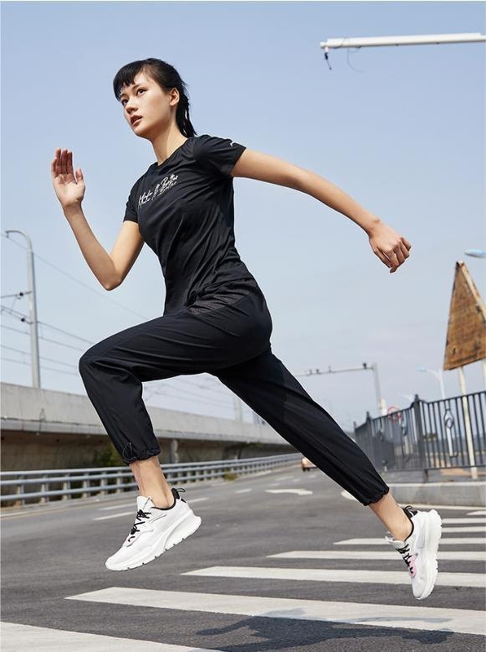 Hoàn thiện phong cách thể thao hè 2020 với các thương hiệu đình đám nhất tại MaxxSport - 3 Hoàn thiện phong cách thể thao hè 2020 với các thương hiệu đình đám nhất tại MaxxSport - 3