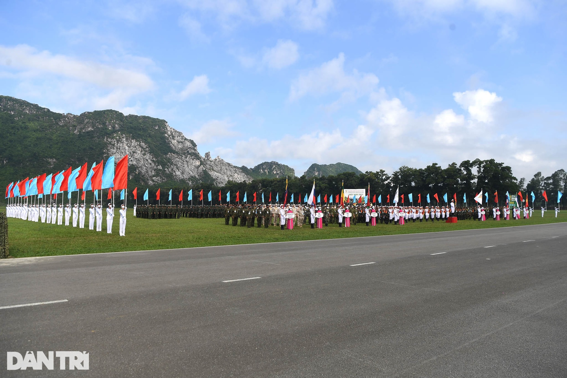 Ấn tượng hình ảnh Lễ khai mạc Army Games tại Việt Nam - 2 Ấn tượng hình ảnh Lễ khai mạc Army Games tại Việt Nam - 2