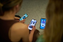 Cha mẹ cần lưu ý gì khi cho trẻ tiếp xúc với các công cụ AI như ChatGPT?