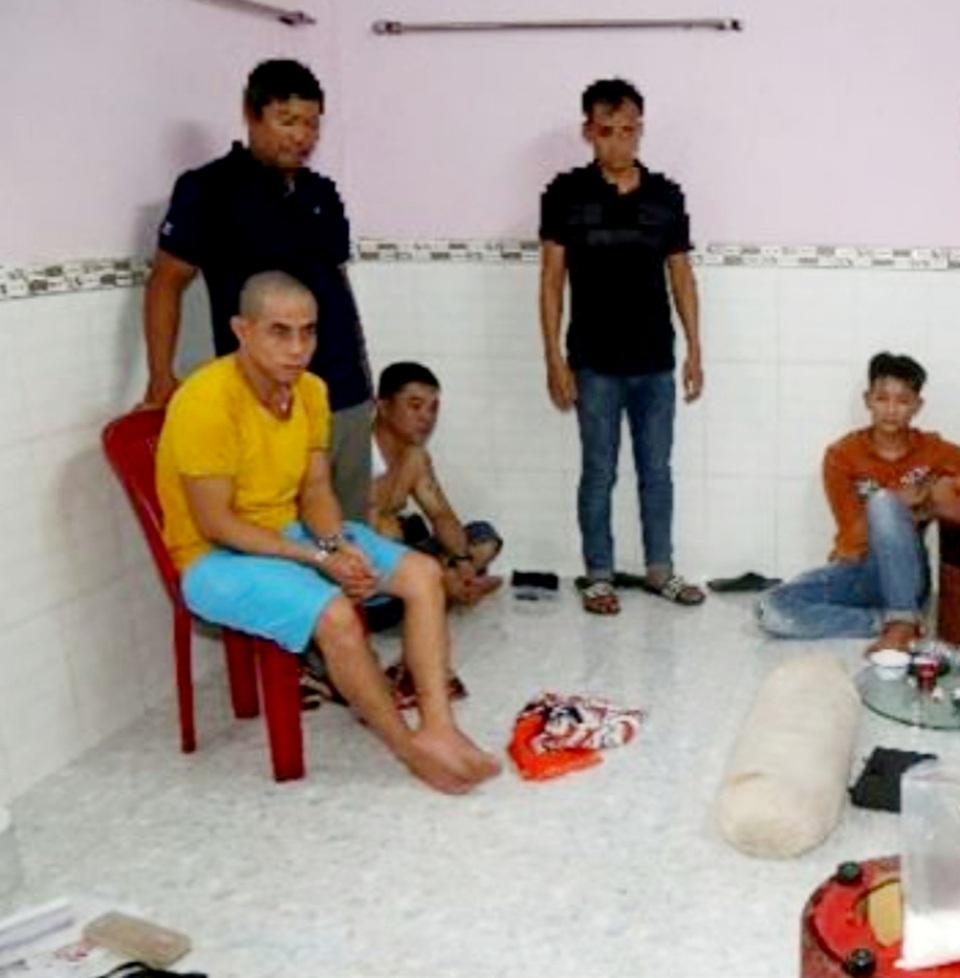 Triệt phá điểm ma túy lớn nhất Sóc Trăng, thu giữ 3 súng ngắn - 1 Triệt phá điểm ma túy lớn nhất Sóc Trăng, thu giữ 3 súng ngắn - 1