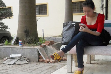 Khoe “hàng” trên giảng đường 