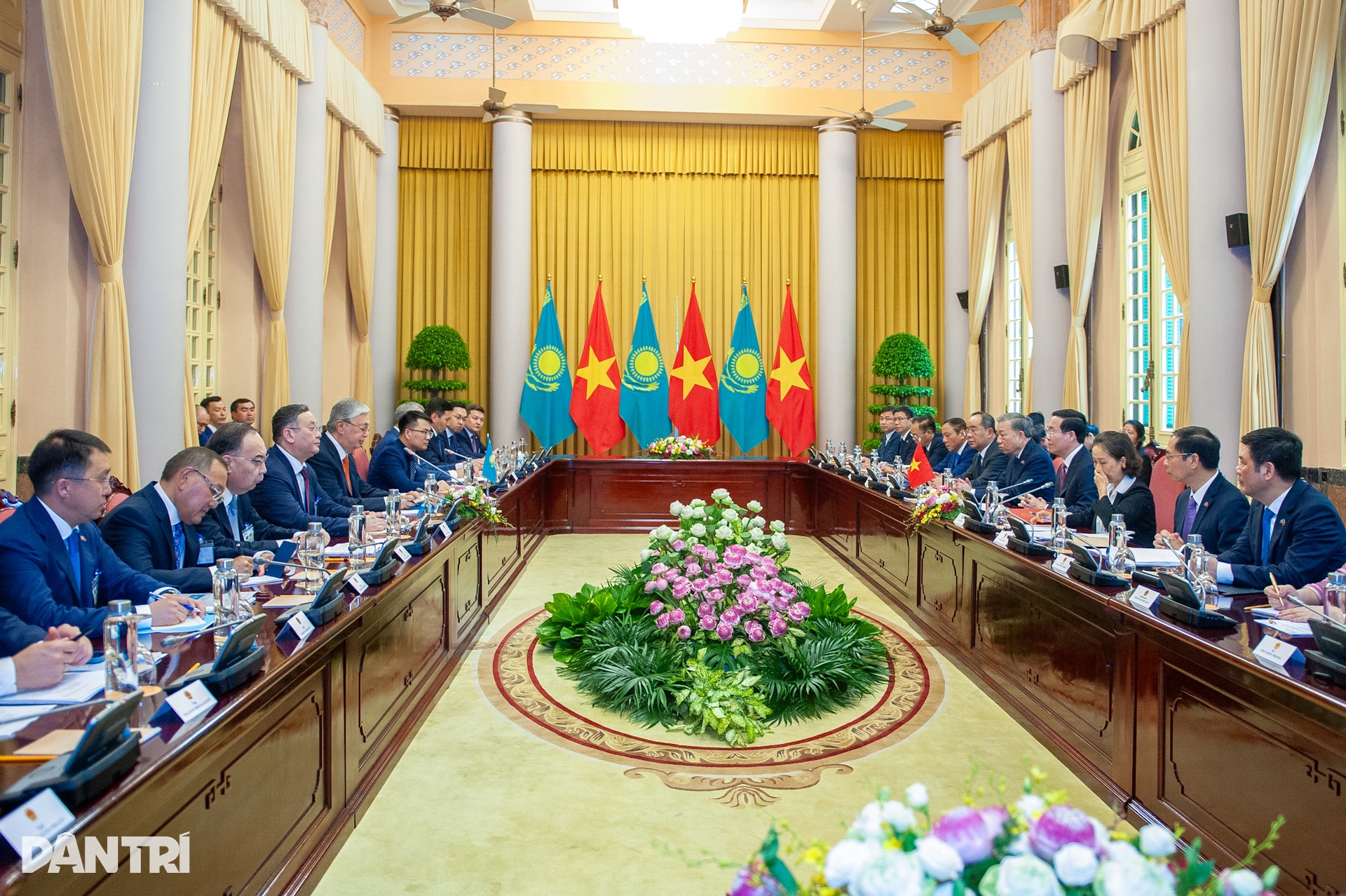 Toàn cảnh lễ đón Tổng thống Kazakhstan thăm chính thức Việt Nam - 7 Toàn cảnh lễ đón Tổng thống Kazakhstan thăm chính thức Việt Nam - 7