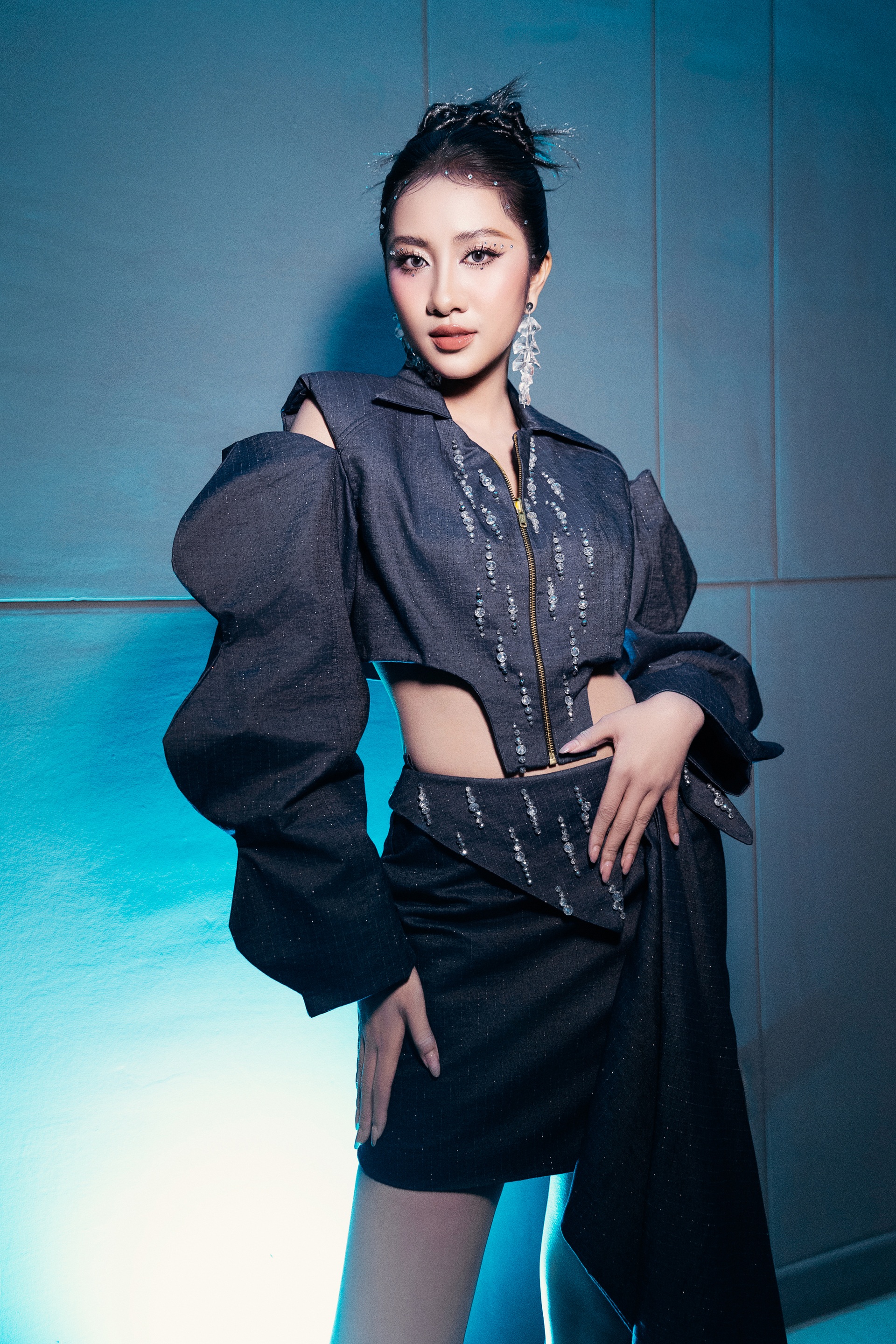 HHen Niê gör comeback på catwalken, hennes skönhet som nybliven mamma drar till sig uppmärksamhet - 11 HHen Niê tái xuất sàn diễn, nhan sắc mẹ bỉm sữa gây chú ý - 11