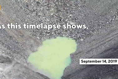 Hồ nước nóng với nhiệt độ cao bất thường có thể gây bỏng da