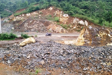 Vụ  người dân khai thác đất trái phép: Tan hoang hàng chục ha rừng