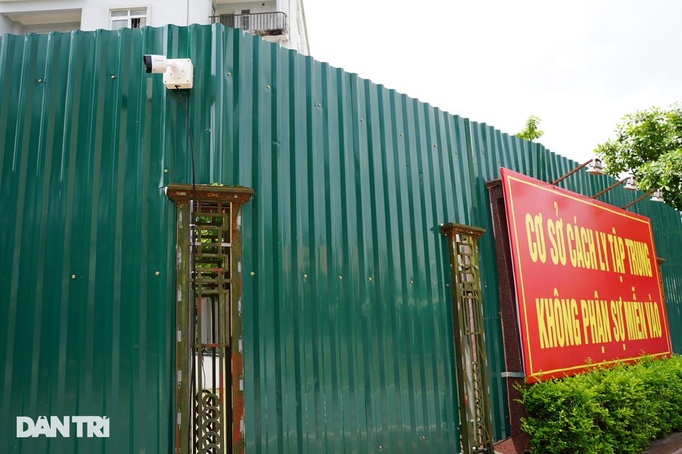 Cận cảnh mắt thần hỗ trợ giám sát trong khu cách ly F1 ở Hà Nội - 2 Cận cảnh mắt thần hỗ trợ giám sát trong khu cách ly F1 ở Hà Nội - 2