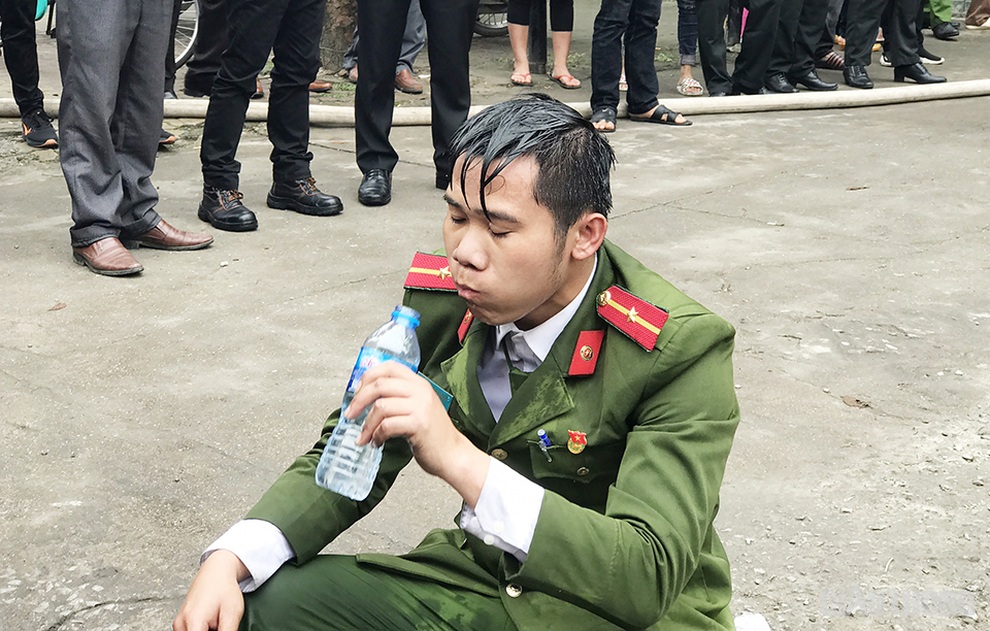Nhà văn Nguyễn Quang Thiều: Có tác phẩm cứu hộ khiến tôi xúc động vô cùng - 3 Nhà văn Nguyễn Quang Thiều: Có tác phẩm cứu hộ khiến tôi xúc động vô cùng - 3