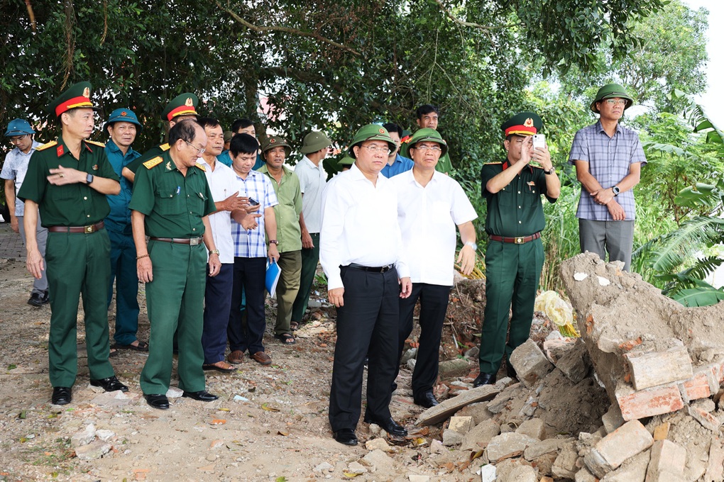 Sạt lở đê sông Thao ở Phú Thọ uy hiếp nhiều hộ dân - 1 Sạt lở đê sông Thao ở Phú Thọ uy hiếp nhiều hộ dân - 1