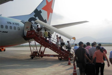 Đi máy bay Jetstar, trả tiền vé qua điện thoại di động