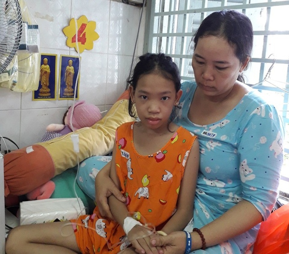 Hơn 74 triệu đồng của bạn đọc giúp đỡ bé gái bị ung thư tuyến giáp - 2 Hơn 74 triệu đồng của bạn đọc giúp đỡ bé gái bị ung thư tuyến giáp - 2
