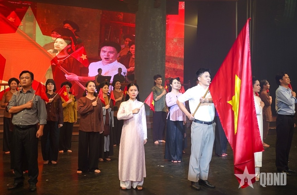 Tôn vinh Chủ tịch Hồ Chí Minh trên sân khấu - 1 Tôn vinh Chủ tịch Hồ Chí Minh trên sân khấu - 1