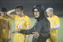 HLV Kiatisuk: "Hoàng Anh Gia Lai cần thời gian"