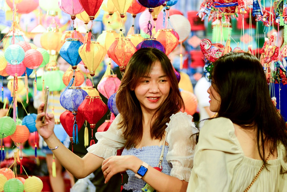 Phố lồng đèn.jpg Phố lồng đèn.jpg