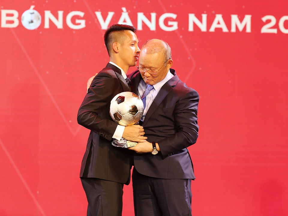 Hùng Dũng, Huỳnh Như rạng ngời trong ngày nhận Quả bóng vàng Việt Nam - 2 Hùng Dũng, Huỳnh Như rạng ngời trong ngày nhận Quả bóng vàng Việt Nam - 2