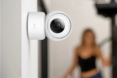 Vì sao camera giám sát có thể làm lộ khoảnh khắc riêng tư, nhạy cảm?