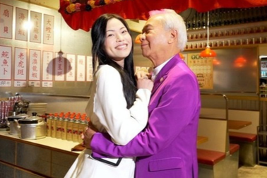 Tài tử "Thần điêu đại hiệp" bật khóc khi hôn thê kém 40 tuổi bị tạm giam