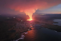 Thị trấn ở Iceland đối mặt với sự sụp đổ sau khi núi lửa phun trào