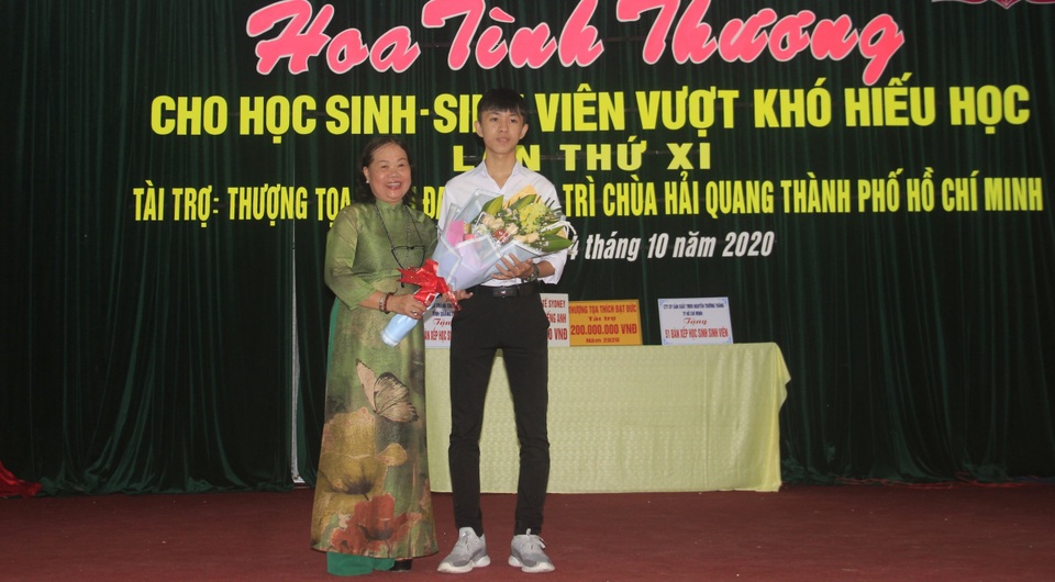 Trao hơn 150 suất học bổng cho học sinh, sinh viên nghèo hiếu học - 4 Trao hơn 150 suất học bổng cho học sinh, sinh viên nghèo hiếu học - 4