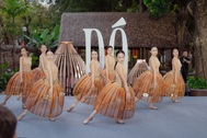Nhà hát Nhạc Vũ Kịch đưa quạt giấy, chiếu hoa vào vở ballet thuần Việt