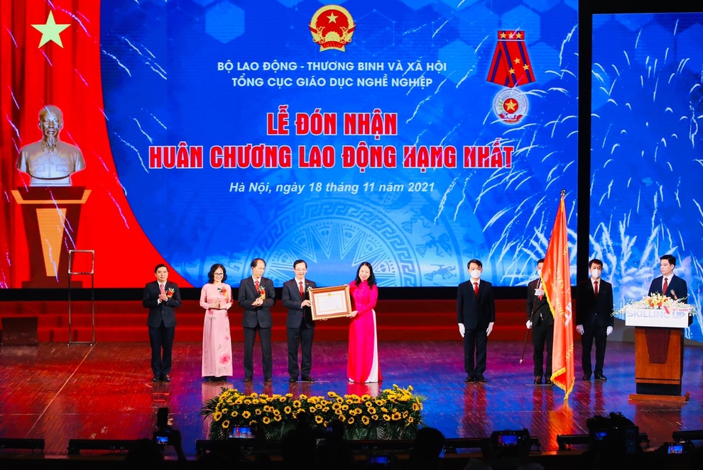 Tổng cục Giáo dục nghề nghiệp đón nhận Huân chương lao động hạng Nhất - 1 Tổng cục Giáo dục nghề nghiệp đón nhận Huân chương lao động hạng Nhất - 1