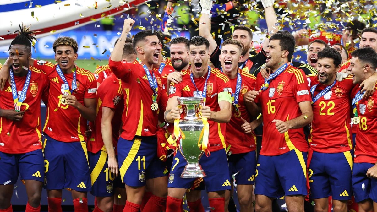 Euro 2024: Màn lột xác ấn tượng và lời kêu cứu của ngôi sao - 1 Euro 2024: Màn lột xác ấn tượng và lời kêu cứu của ngôi sao - 1