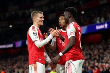 Arsenal toàn thắng hai trận đấu ở Champions League