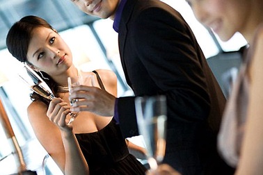 Mê "cà phê võng", chồng bị gái trẻ đến tận nhà tố tội... "ăn vụng"