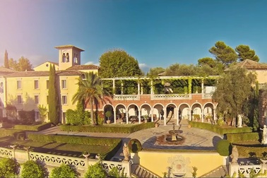 Xây dựng trái phép, triệu phú “đứt ruột” phá tòa lâu đài 1,5 nghìn tỷ đồng