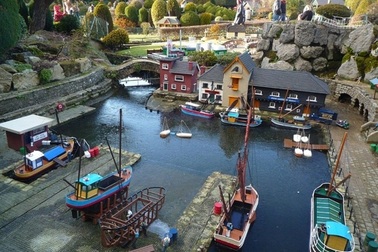 Ngôi làng tí hon y như thật "có một không hai" ở Anh