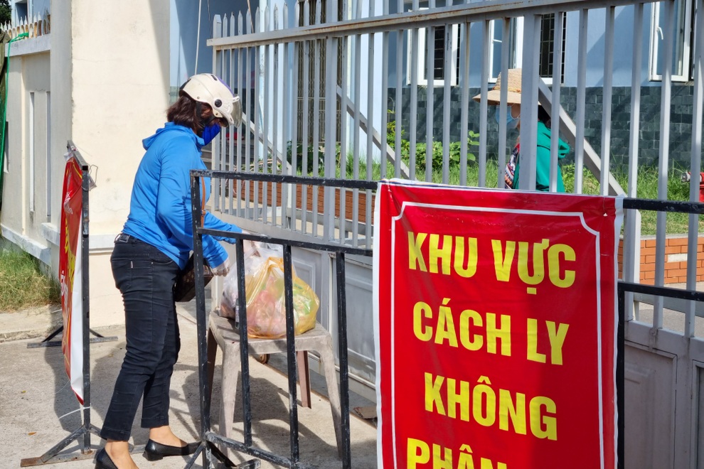 Hội chị em đi chợ giúp người dân khu phong tỏa: Bà con cần gì cứ order! - 6 Hội chị em đi chợ giúp người dân khu phong tỏa: Bà con cần gì cứ order! - 6