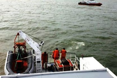 Vụ chìm tàu làm 9 người mất tích: “Cứu hộ tích cực, còn nước còn tát”