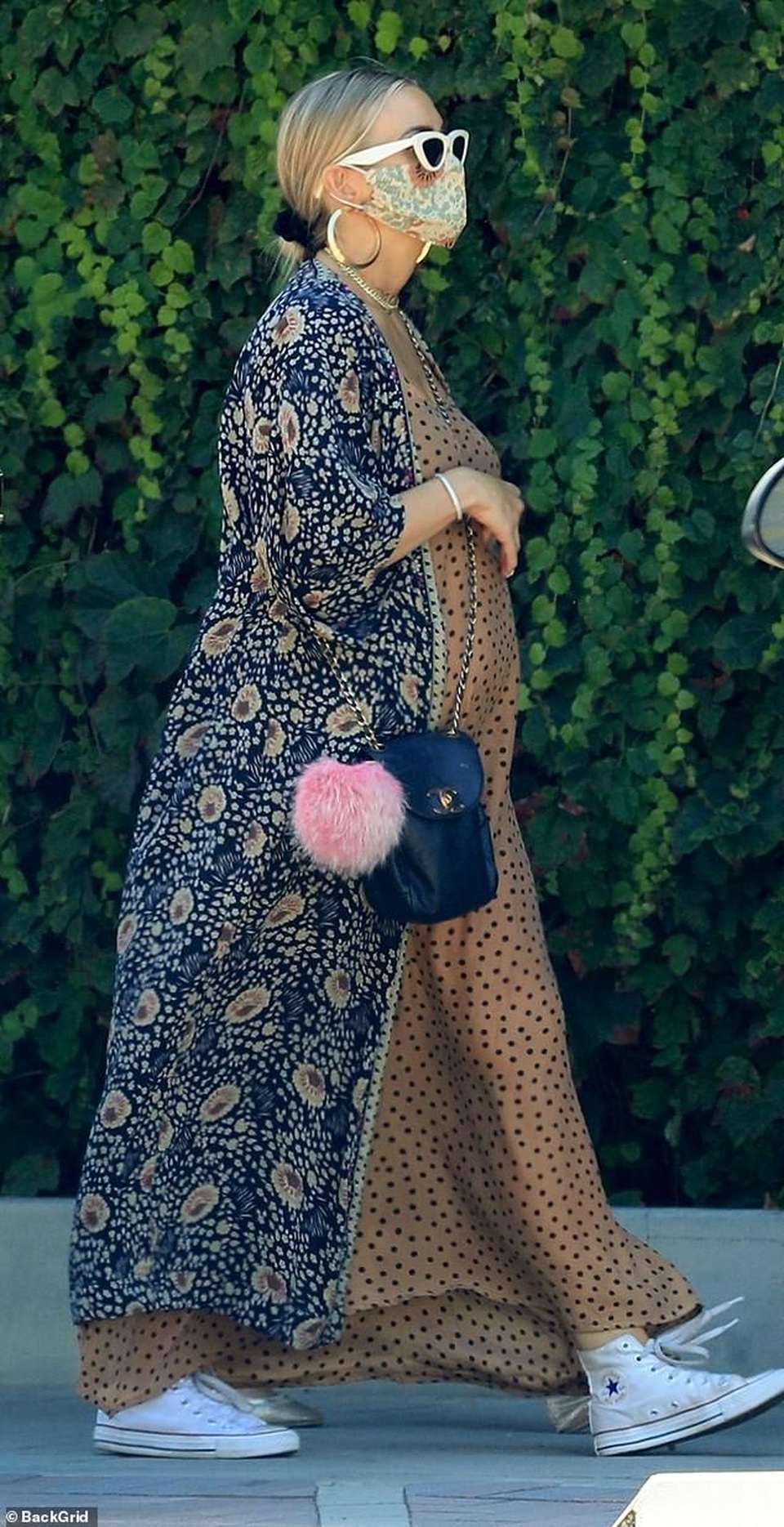 Madison Beer khoe chân dài trên phố - 5 Madison Beer khoe chân dài trên phố - 5