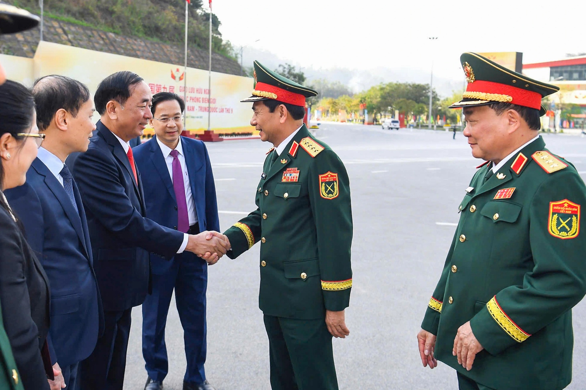 Đại tướng Phan Văn Giang tô son cột mốc biên giới Việt Nam - Trung Quốc - 7 Đại tướng Phan Văn Giang tô son cột mốc biên giới Việt Nam - Trung Quốc - 7