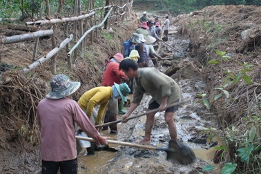 Sau lũ, người dân lại lo đói ăn