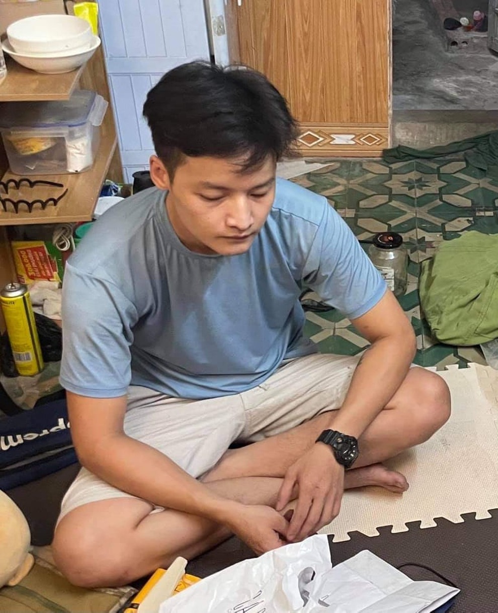 Hà Nội: Hot boy trồng cần sa trong nhà để bán cho khách - 1 Hà Nội: Hot boy trồng cần sa trong nhà để bán cho khách - 1