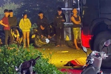 Ô tô đầu kéo va chạm với xe máy, 2 người tử vong
