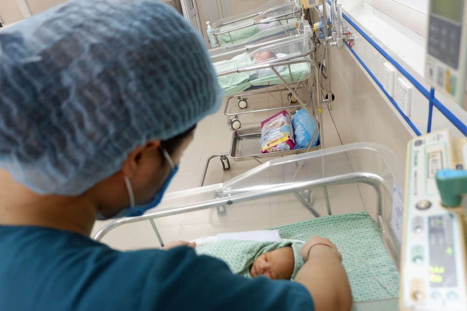 Hành trình kỳ diệu trở về với cuộc sống của bé sơ sinh bị bỏ rơi ở hố ga - 11 Hành trình kỳ diệu trở về với cuộc sống của bé sơ sinh bị bỏ rơi ở hố ga - 11